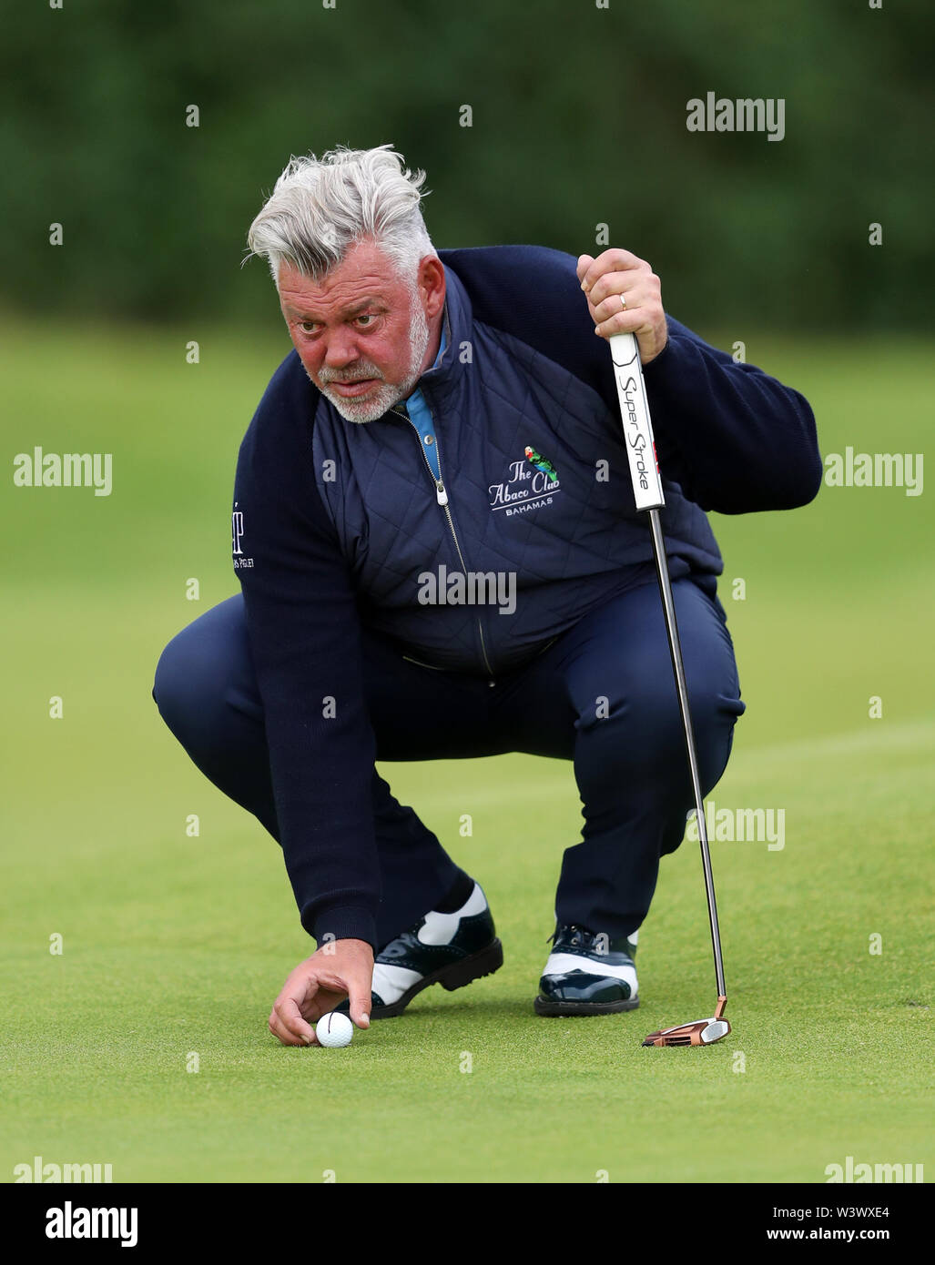 Nordirlands Darren Clarke richtet einen Schlag auf dem 4. Grün während des Tages eine der Open Championship 2019 im Royal Portrush Golf Club. Stockfoto