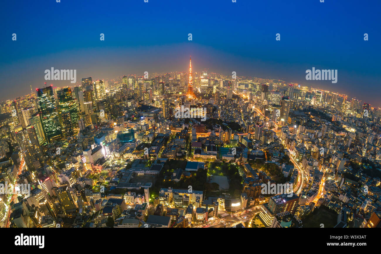 Tokio bei Nacht, Fischaugenobjektiv Stockfoto