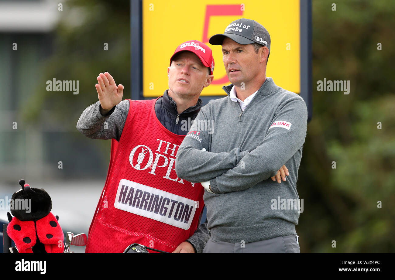 Republik Irland Padraig Harrington (rechts) während des Tages der offenen Meisterschaft 2019 im Royal Portrush Golf Club. Stockfoto