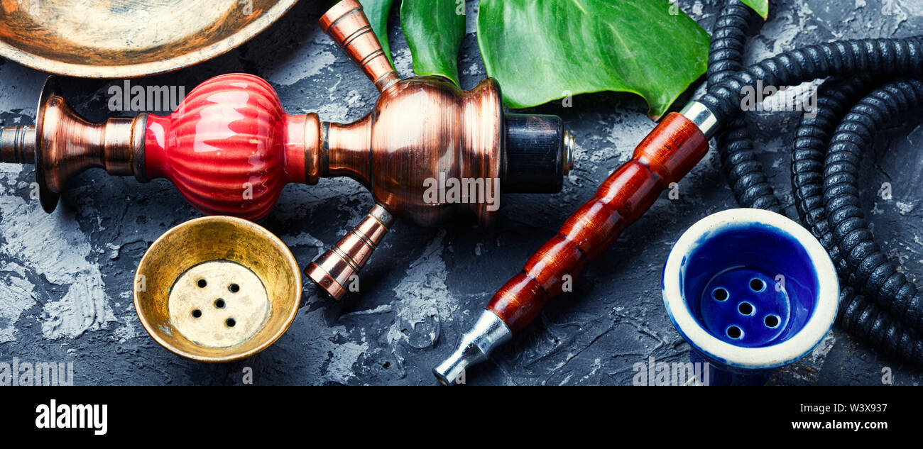 Details der östlichen Kalian. Shisha mit tropischen Geschmack. Rauchen tropical Tabak Stockfoto