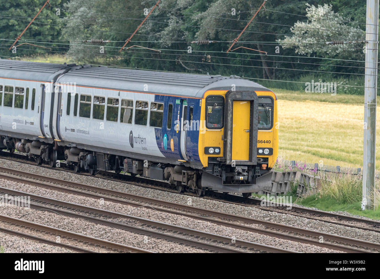 British Rail Class 156 Super Sprinter diesel Multiple Unit Train abgebildet auf der West Coast Main Line an Winwick. Stockfoto