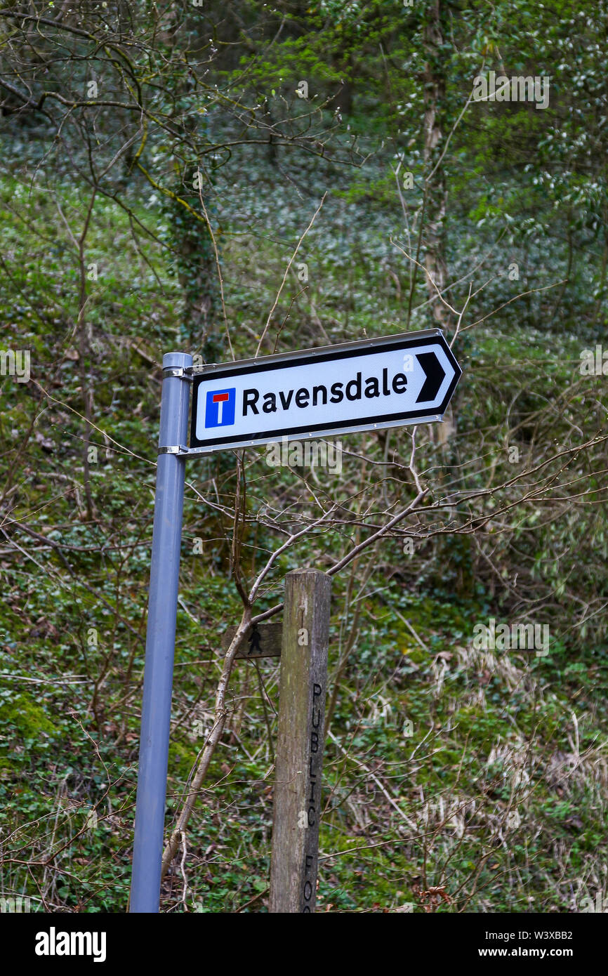 Ein metall Schild, Ravensdale, Derbyshire, England, Großbritannien Stockfoto