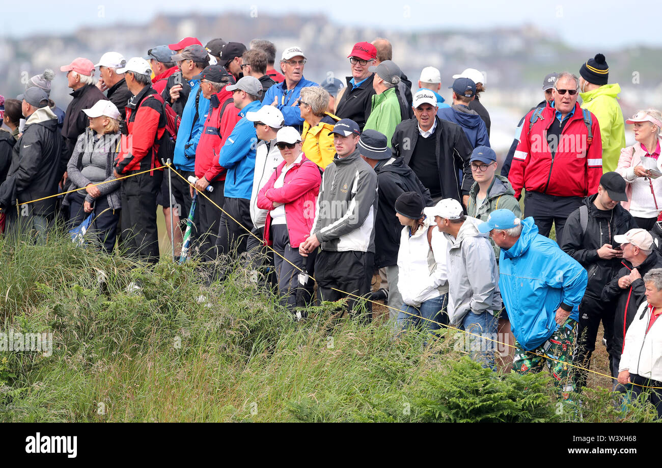 Zuschauer während des Tages eine der Open Championship 2019 im Royal Portrush Golf Club. Stockfoto
