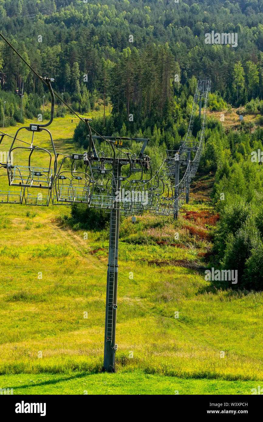 Heben - eine technische Struktur in den Highlands, entworfen, Skifahrer und Snowboarder, an die Stelle der Anfang des Abstiegs zu heben. Es wird auch verwendet, um Stockfoto