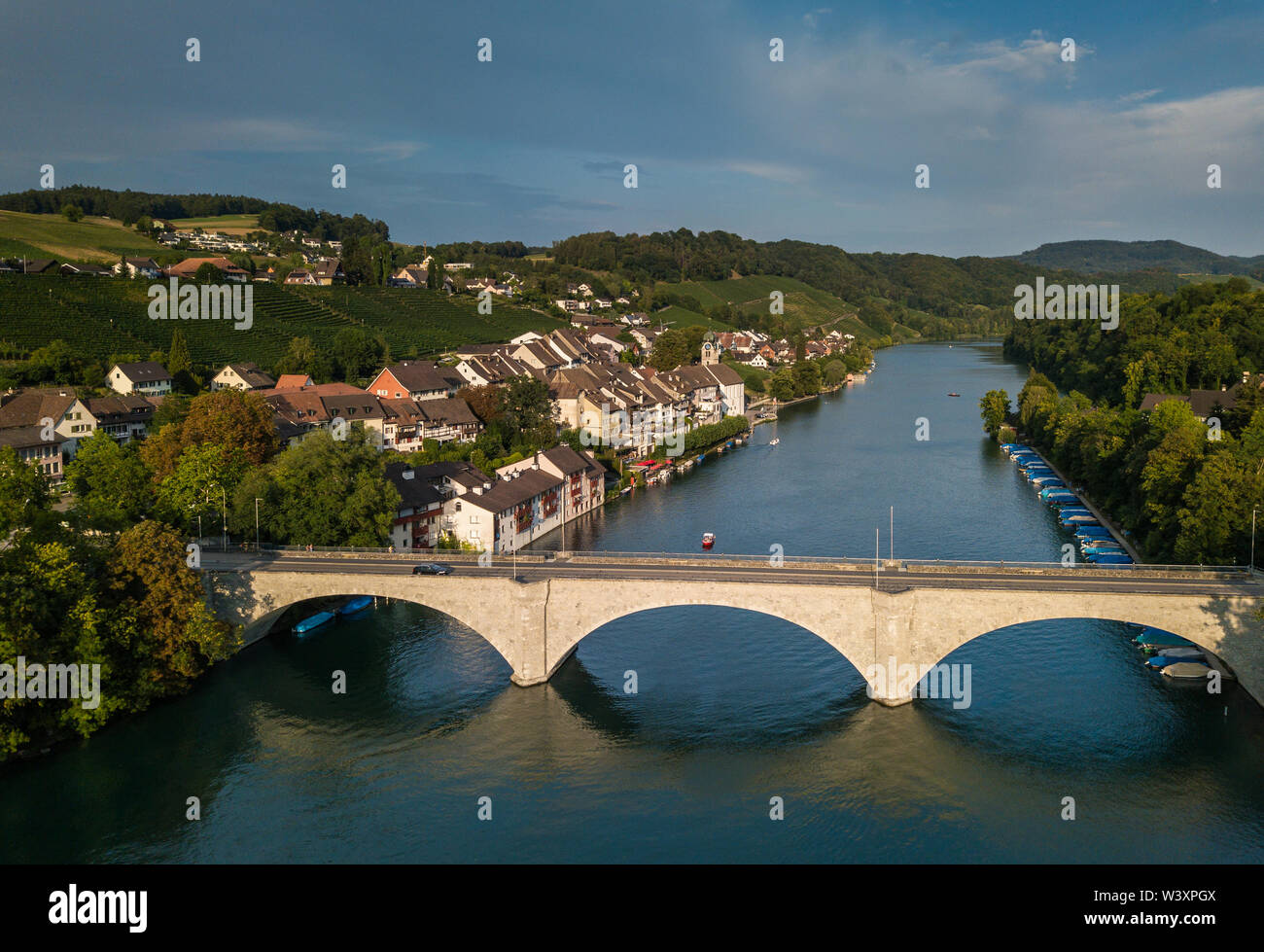 Eglisau - herrliche Swiss Swiss historicl Stadt an den Ufern des Rheins Stockfoto