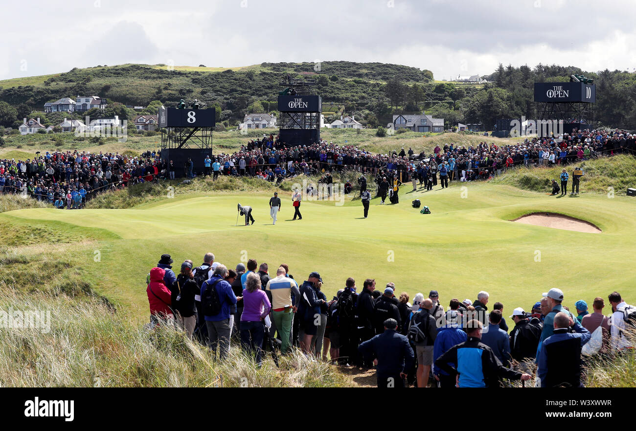 Allgemeine Ansicht der Aktion im 8. Grün während des Tages eine der Open Championship 2019 im Royal Portrush Golf Club. Stockfoto