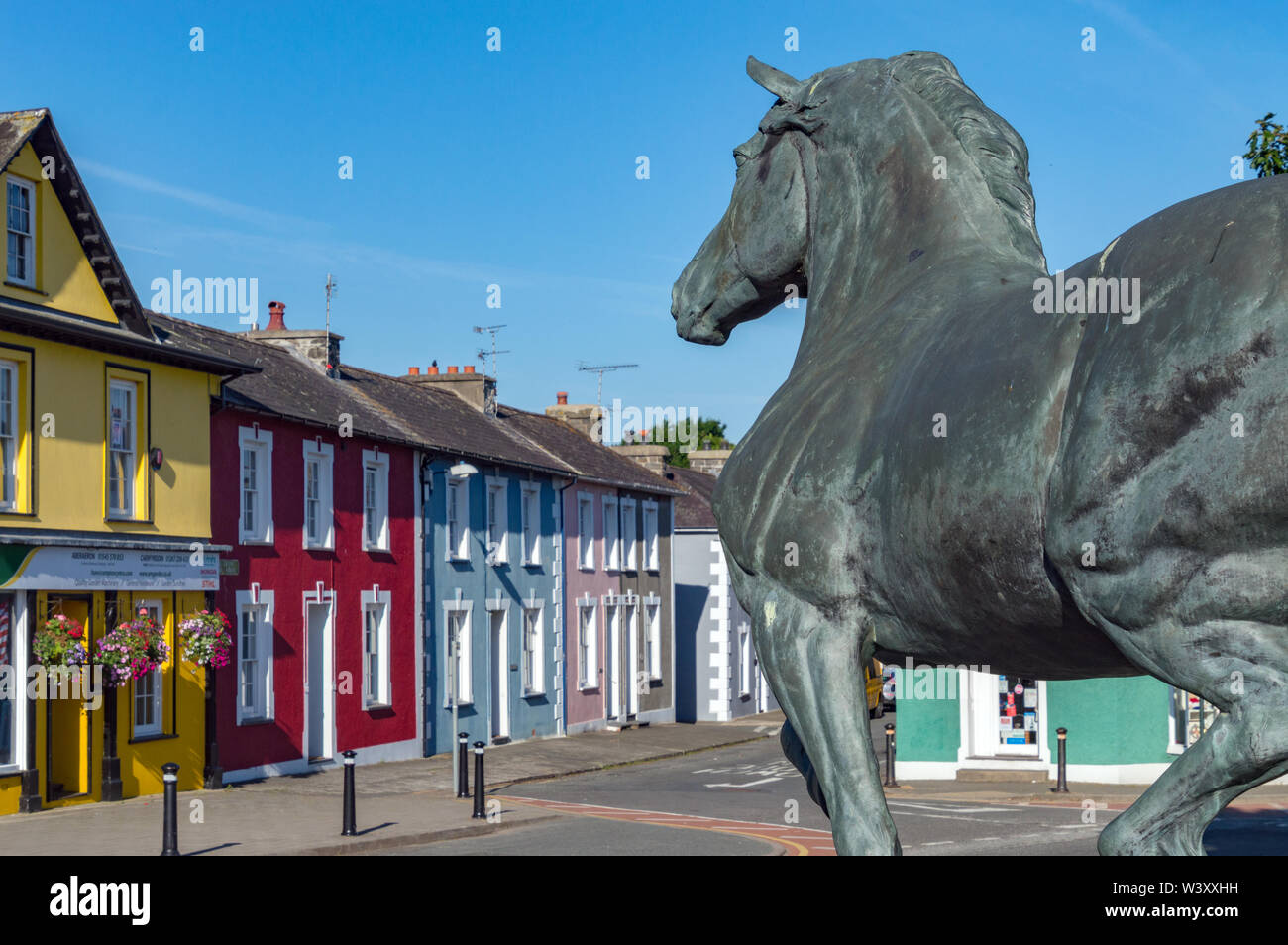 Welsh Cob (Pony) Statue an Aberaeron, Ceredigion, Wales. Skulptur gespendet Aberaeron Stadt durch die aberaeron Festival der Welsh Ponys und Cobs. Stockfoto