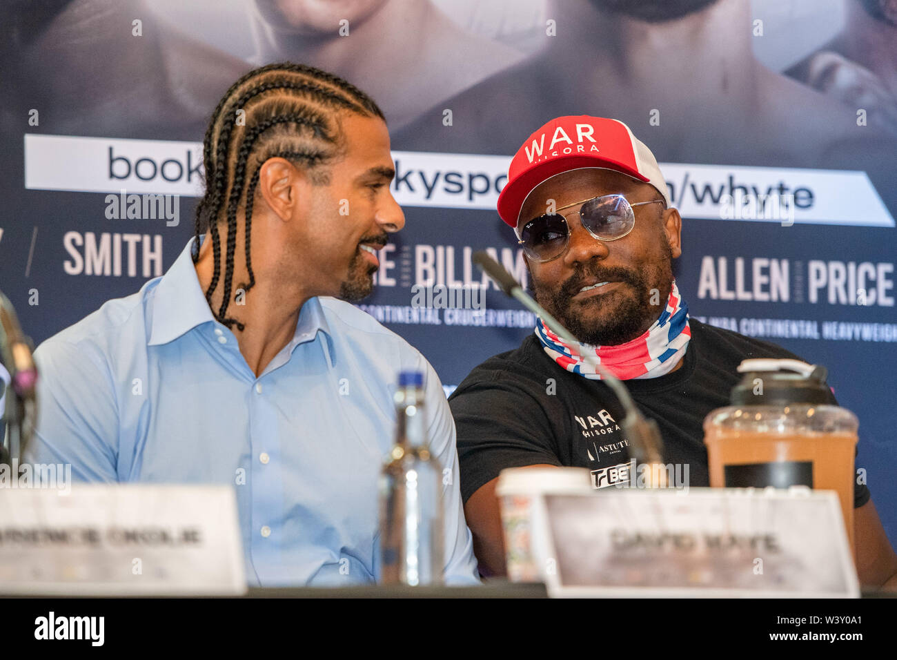 LONDON, VEREINIGTES KÖNIGREICH. 18 Jul, 2019. David Haye (links) andDerek Chisora aka Derek Krieg (rechts) während Matchroomboxing präsentiert Dillian Whyte vs Oscar Rivas Pressekonferenz im kanarischen Riverside Plaza Hotel am Donnerstag, 18. Juli 2019 in London, England. (Nur redaktionelle Nutzung, eine Lizenz für die gewerbliche Nutzung erforderlich. Keine Verwendung in Wetten, Spiele oder einer einzelnen Verein/Liga/player Publikationen.) Credit: Taka G Wu/Alamy leben Nachrichten Stockfoto