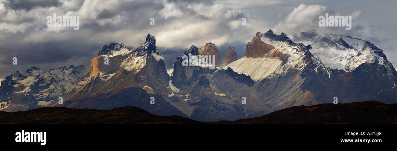 Bergpanorama, Torres del Paine Nationalpark, Patagonien, Chile Stockfoto
