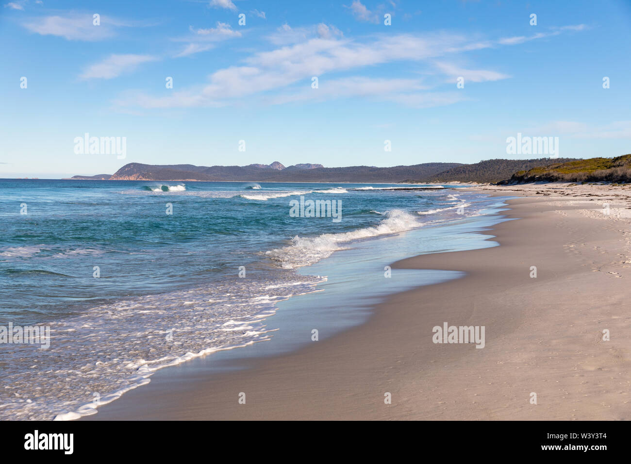 Strände in Freycinet Nationalpark an der Ostküste von Tasmanien, Australien, an einem sonnigen Wintertag Stockfoto