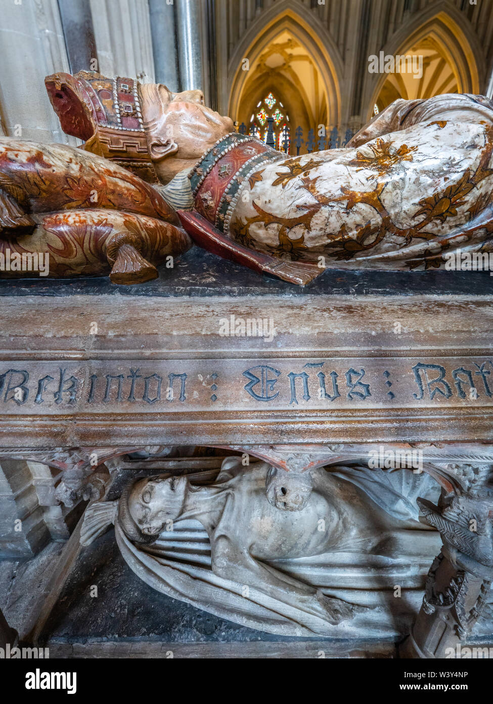 Außerordentliche Grab von Thomas Beckington Bischof von Bath und Wells 1434 - 65 Sowohl in der Bischof Kleidung und verwesenden Leiche in Wells Cathedral Somerset UK Stockfoto