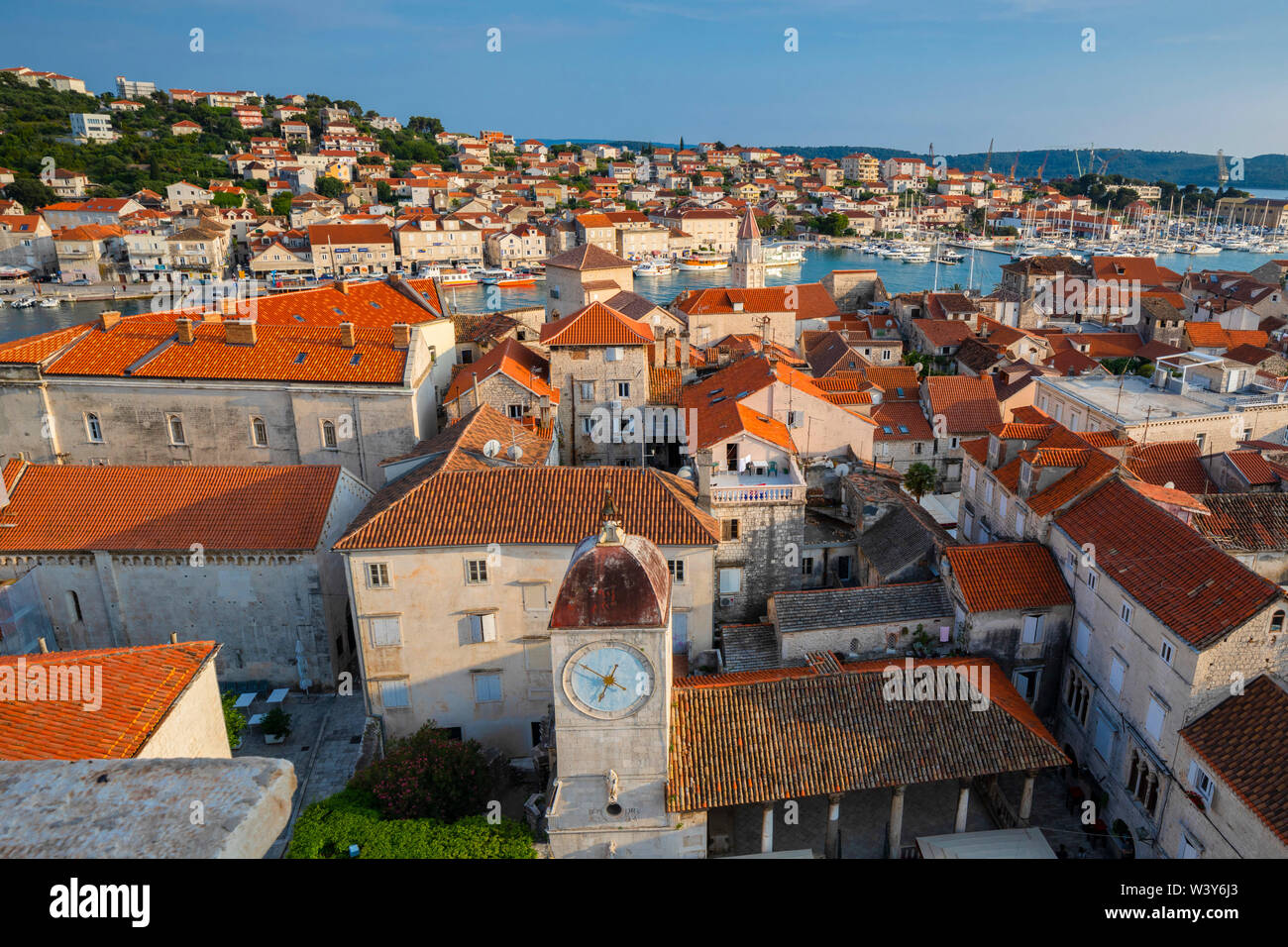 Erhöhten Blick auf Trogir, Trogir, Dalmatinische Küste, Kroatien, Europa Stockfoto