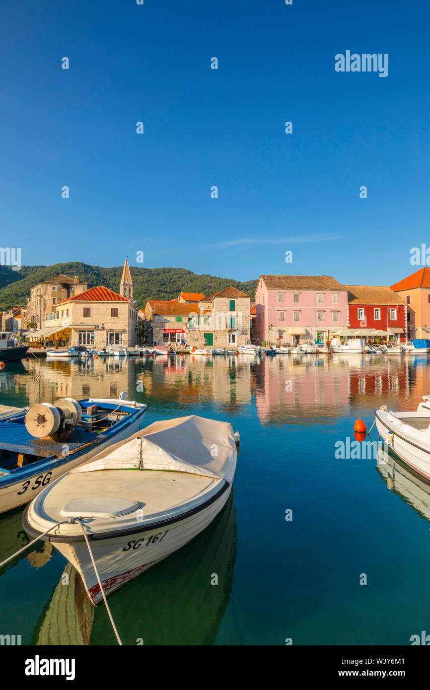Hafen von Stari Grad, Hvar, Dalmatien, Kroatien, Europa Stockfoto