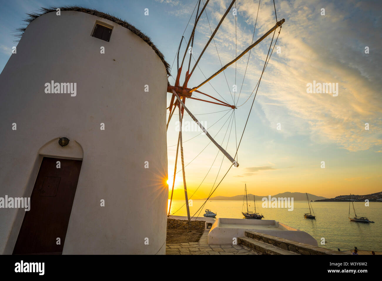 Die Windmühlen von Kato Mili, Mykonos Stadt, Mykonos, Kykladen, Griechenland Stockfoto