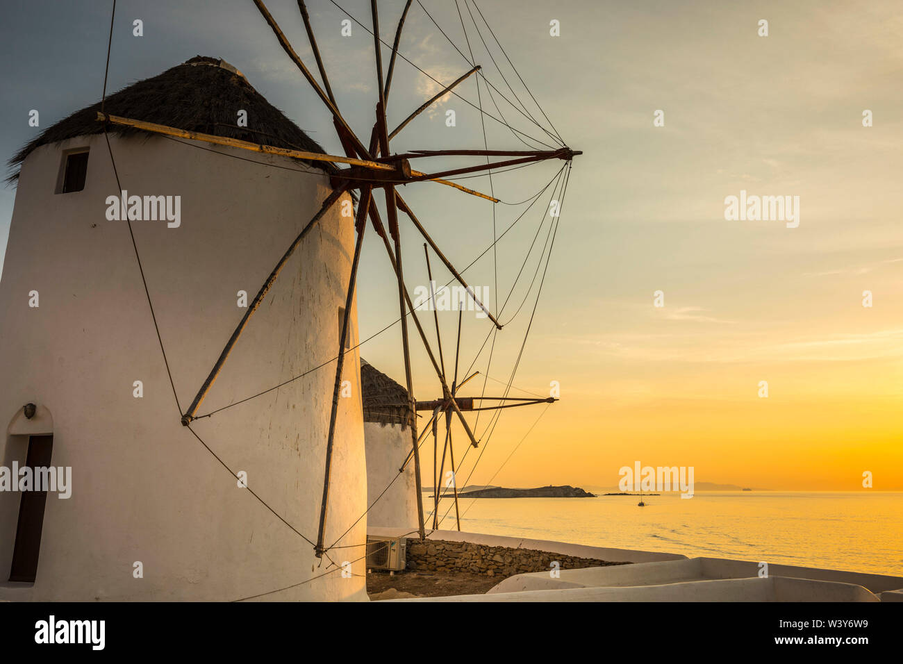 Die Windmühlen von Kato Mili, Mykonos Stadt, Mykonos, Kykladen, Griechenland Stockfoto