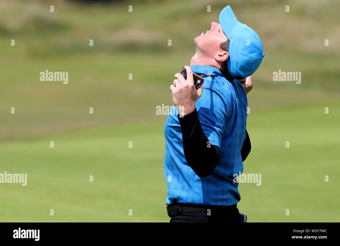 Von Nordirland Rory McIlroy reagiert nach einem doppelten Drehgestell am 16. Tag eines der Open Championship 2019 im Royal Portrush Golf Club. Stockfoto