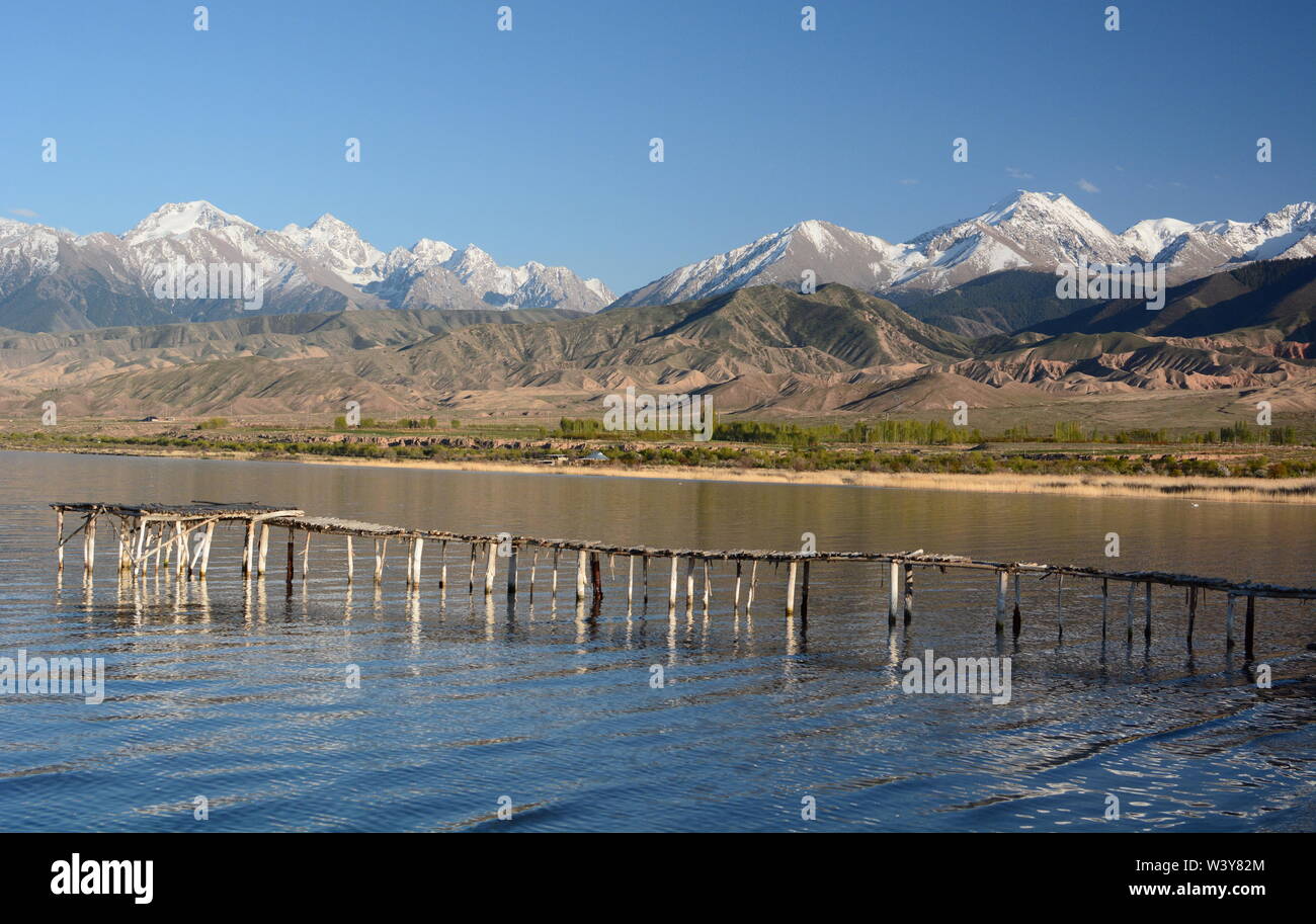 Ansicht des Issyk-Kul See Südufer nähe Tosor. Kirgisistan Stockfoto