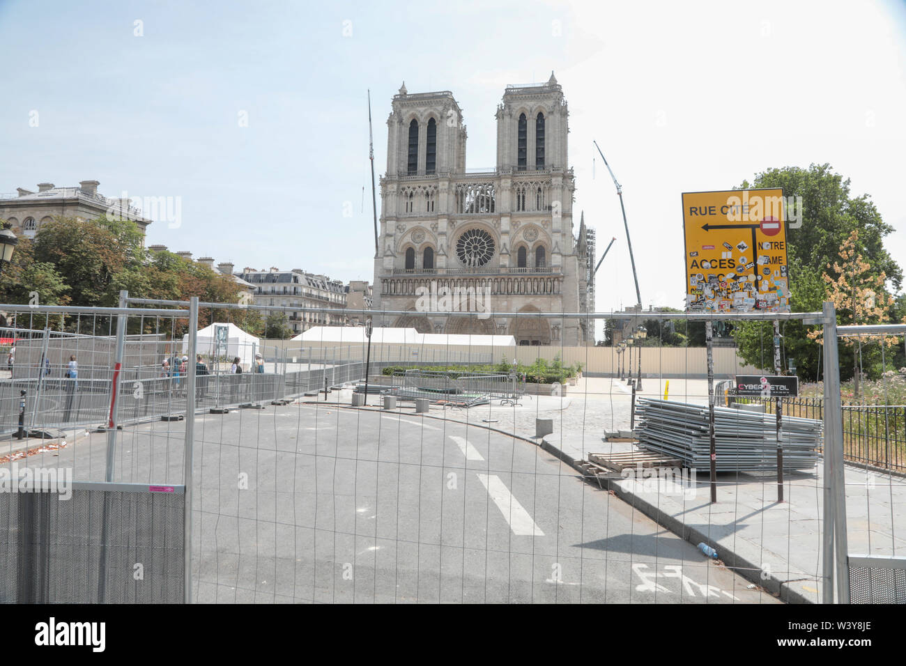 NOTRE-DAME, DREI MONATE NACH DEM BRAND Stockfoto