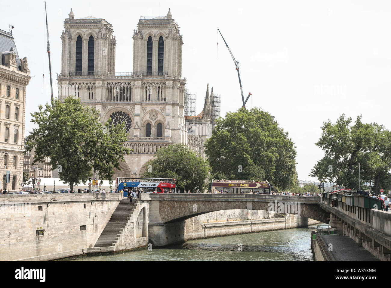NOTRE-DAME, DREI MONATE NACH DEM BRAND Stockfoto