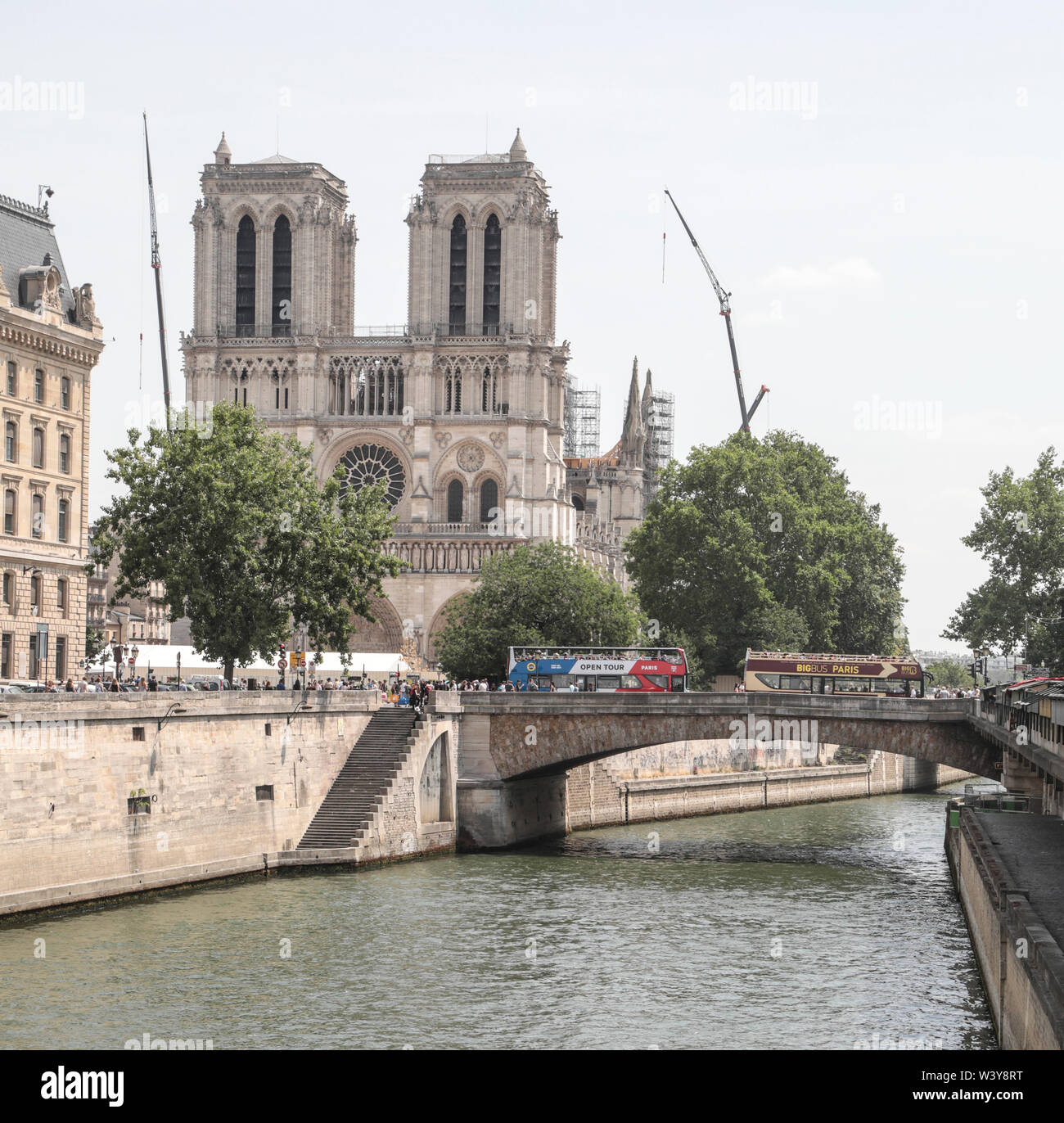 NOTRE-DAME, DREI MONATE NACH DEM BRAND Stockfoto