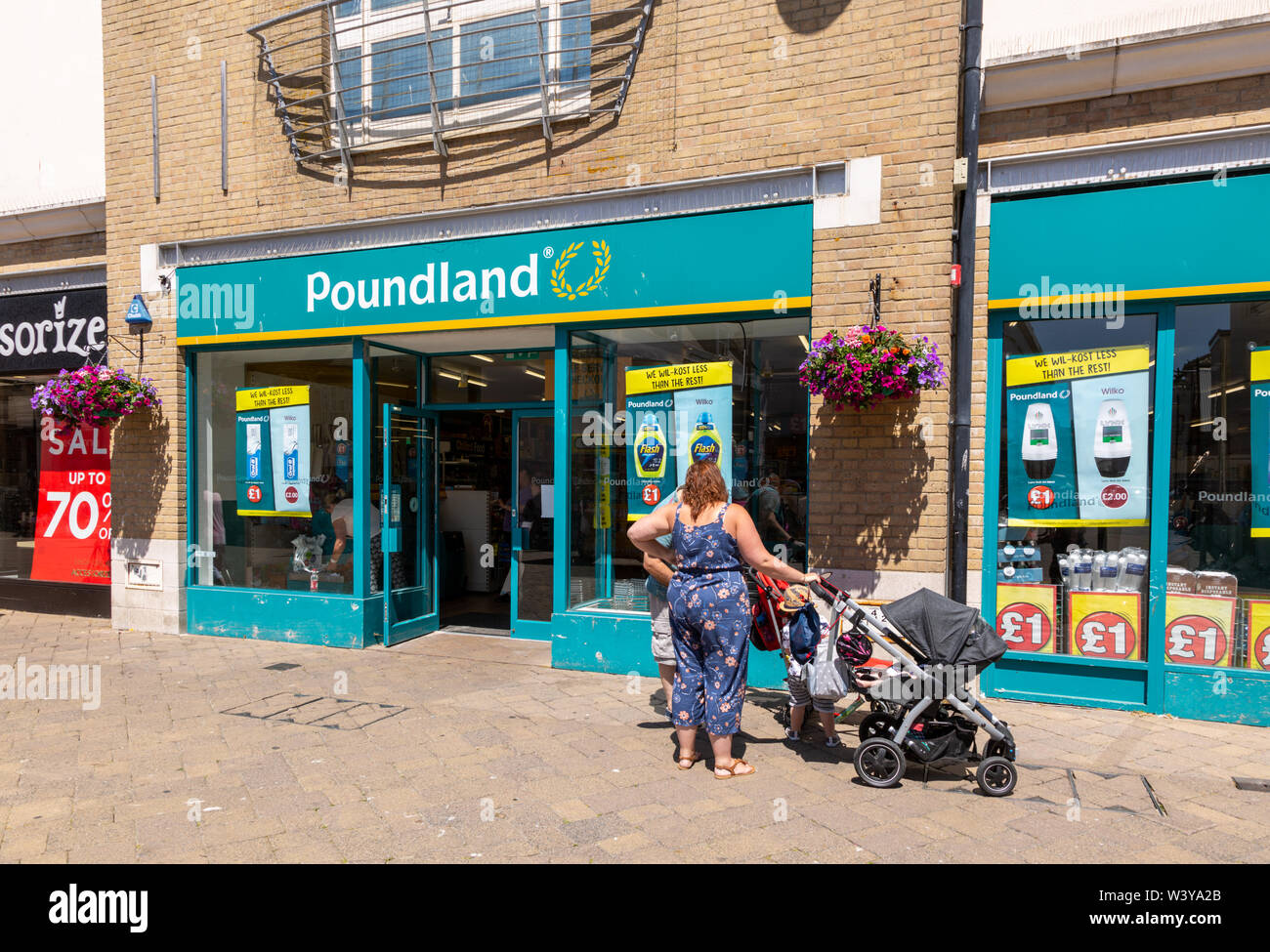 Poundland Discounter oder Shop, Fassade, Großbritannien Stockfoto