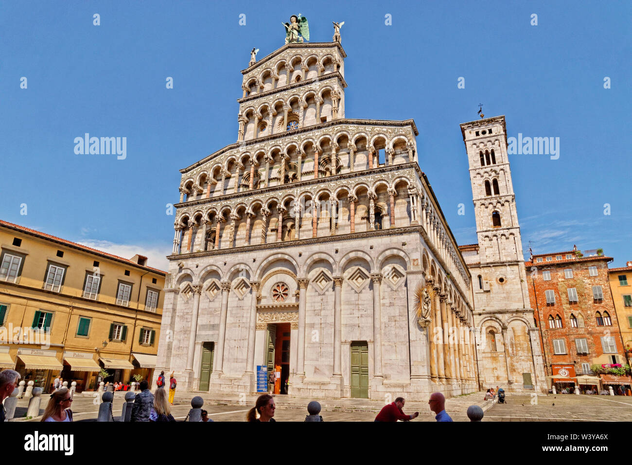San Michele in Foro. Eine römisch-katholische Basilika Kirche in Lucca, Toskana, Italien. Stockfoto