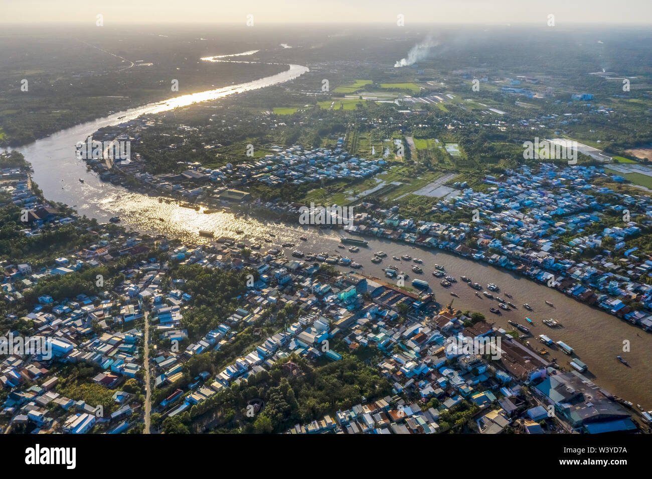 Luftaufnahme von Cai Rang Floating Market, Mekong Delta, Can Tho, Vietnam. Gleiche Damnoen Saduak von Thailand und martapura von Indonesien. Stockfoto