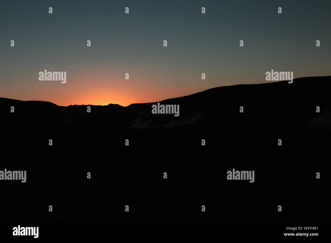 Sonnenaufgang am Sol de Manana Geiser, Bolivien Stockfoto