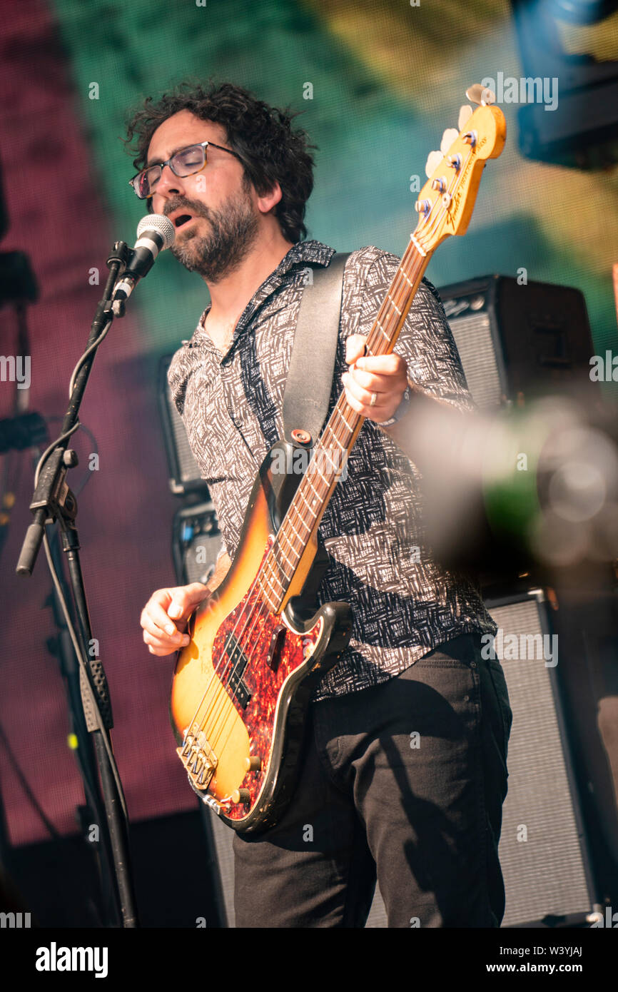 Bergen, Norwegen - Juni 15., 2019. Robert Plant und den sensationellen Platz Laufräder ein Live Konzert während der norwegischen Musik Festival Bergenfest 2019 in Bergen. Hier Bassist Billy Fuller ist live auf der Bühne gesehen. (Foto: Gonzales Foto - Jarle H. Moe). Stockfoto