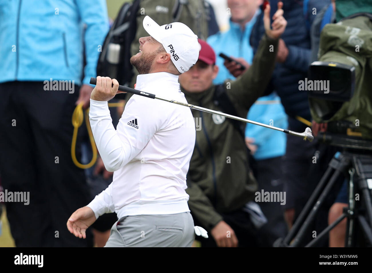 England's Tyrrell Hatton am 16. Tag eines der Open Championship 2019 im Royal Portrush Golf Club. Stockfoto