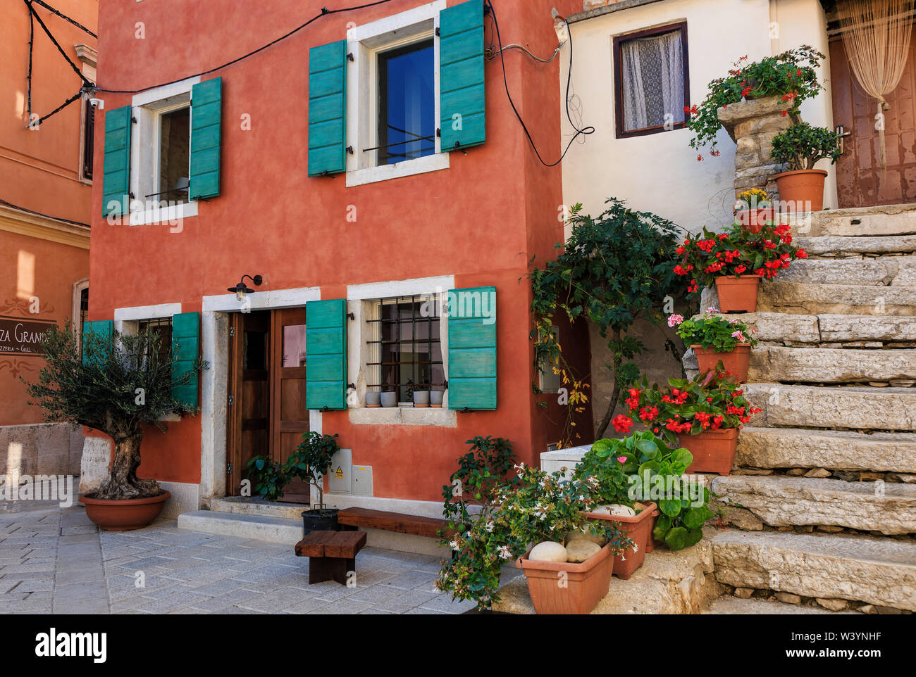 Bunte Straße in Kroatien Stockfoto