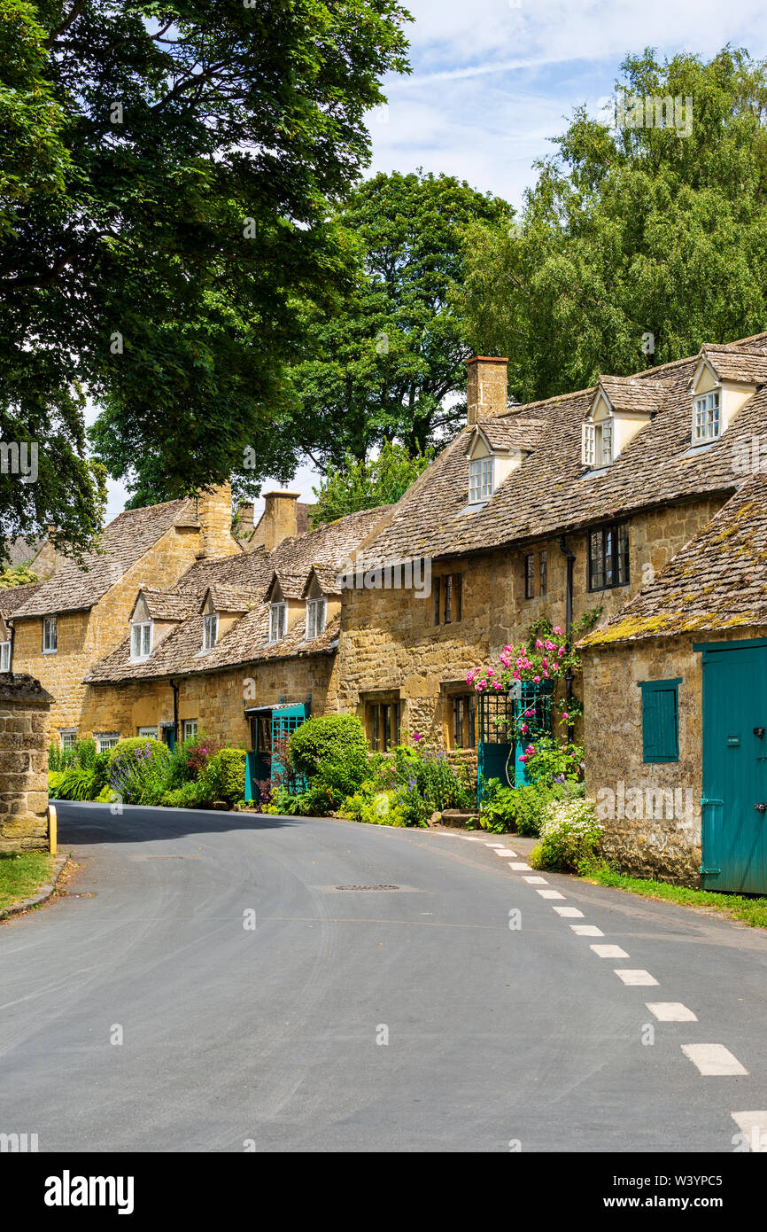 Stone Cottages im Dorf Snowshill in den Cotswolds, England Stockfoto