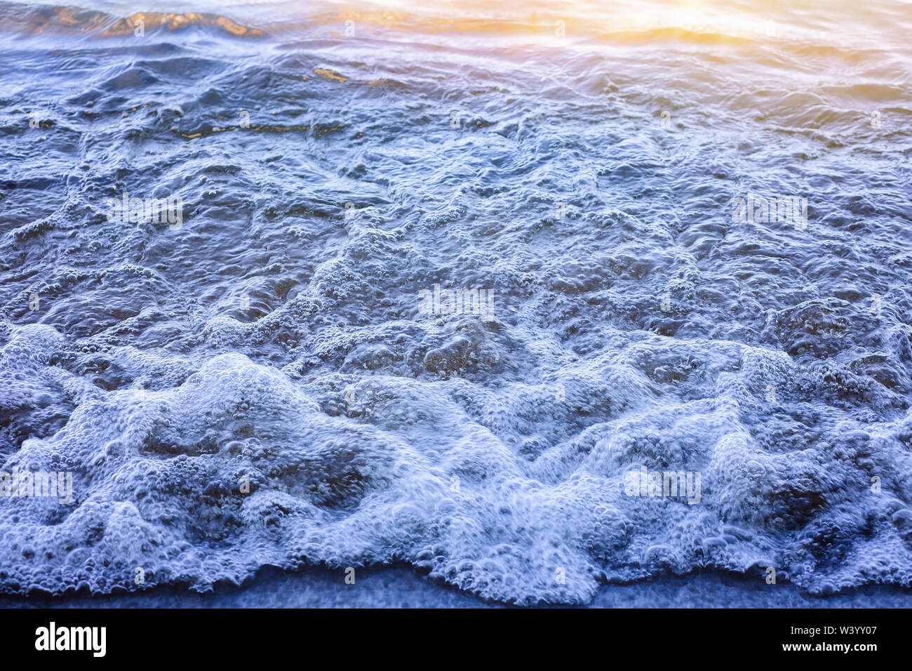 Sunlit dramatische Wellen in South Lake Tahoe, Kalifornien Emerald Bay Stockfoto