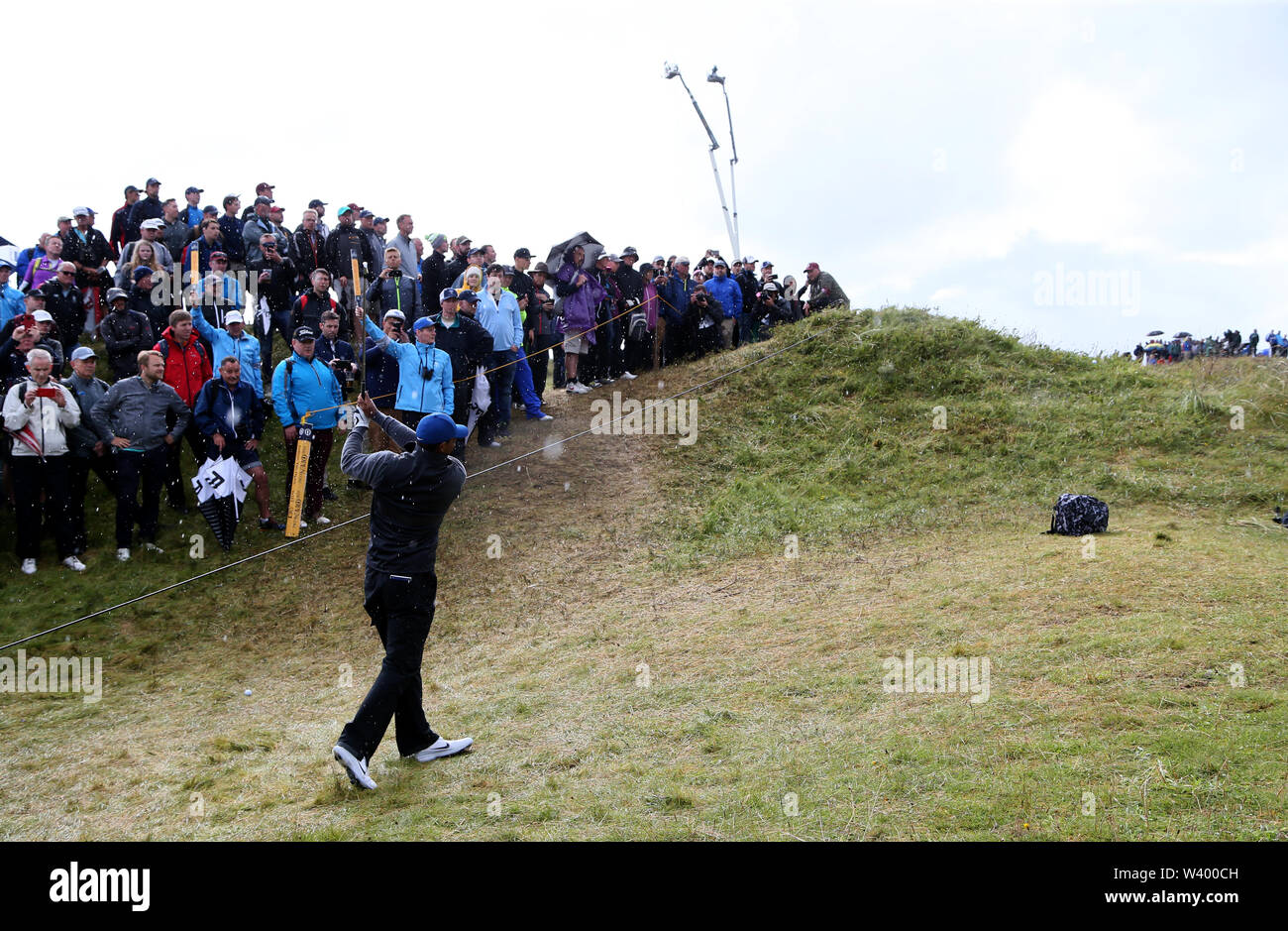 Die USA Tiger Woods am 7. Tag eines der Open Championship 2019 im Royal Portrush Golf Club. Stockfoto