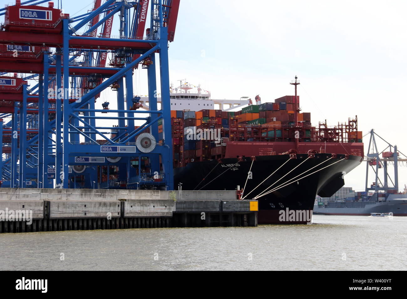 Das containerschiff Al Wüste Nefud wurde am 11. Mai 2019 im Hamburger Hafen geladen. Stockfoto
