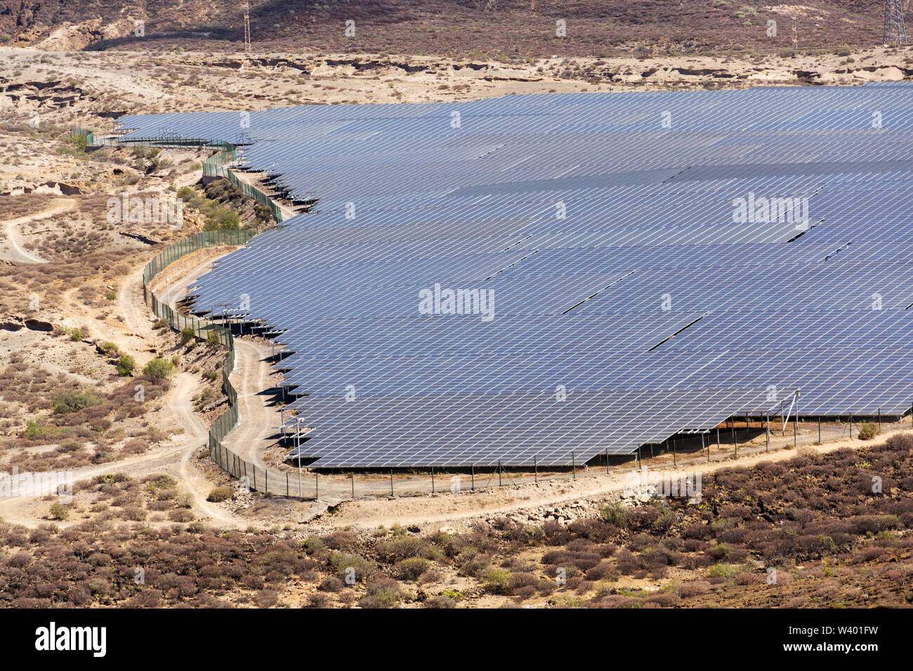 Blau Solar Panels Photovoltaik power station Farm, zukünftige Innovationen Energie Konzept, klare blaue Himmel Hintergrund, Granadilla, Teneriffa Stockfoto