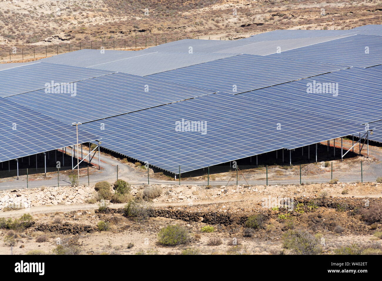 Blau Solar Panels Photovoltaik power station Farm, zukünftige Innovationen Energie Konzept, klare blaue Himmel Hintergrund, Granadilla, Teneriffa Stockfoto