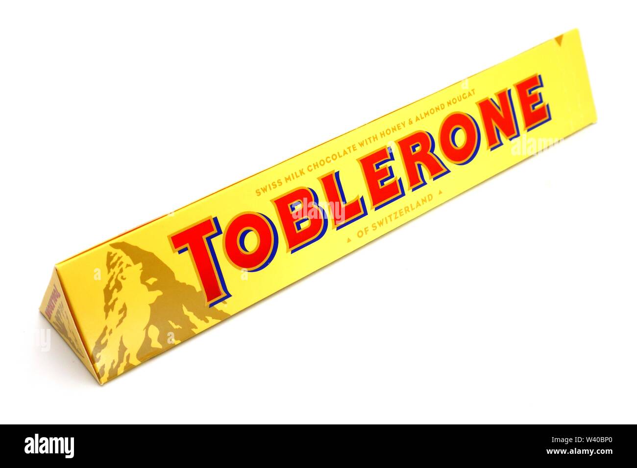 TOBLERONE Schweizer Milchschokolade mit Honig und Mandel Nougat. TOBLERONE ist eine Schweizer Schokolade von Itera Stockfoto