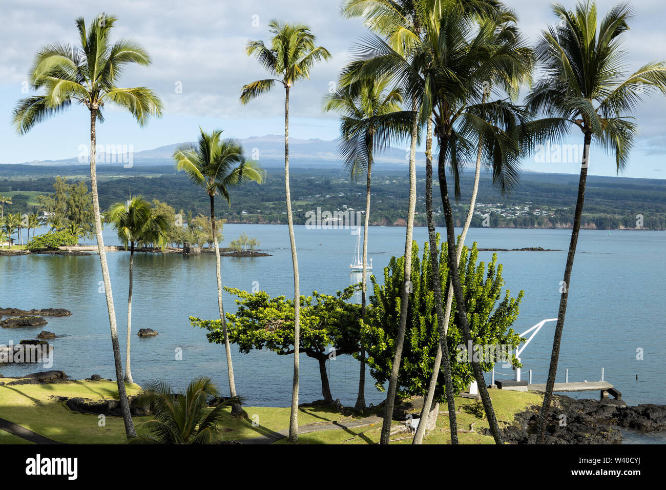 Ansicht des Mauna Kea der Vulkan aus einem Beachside Resort Hotel Stockfoto