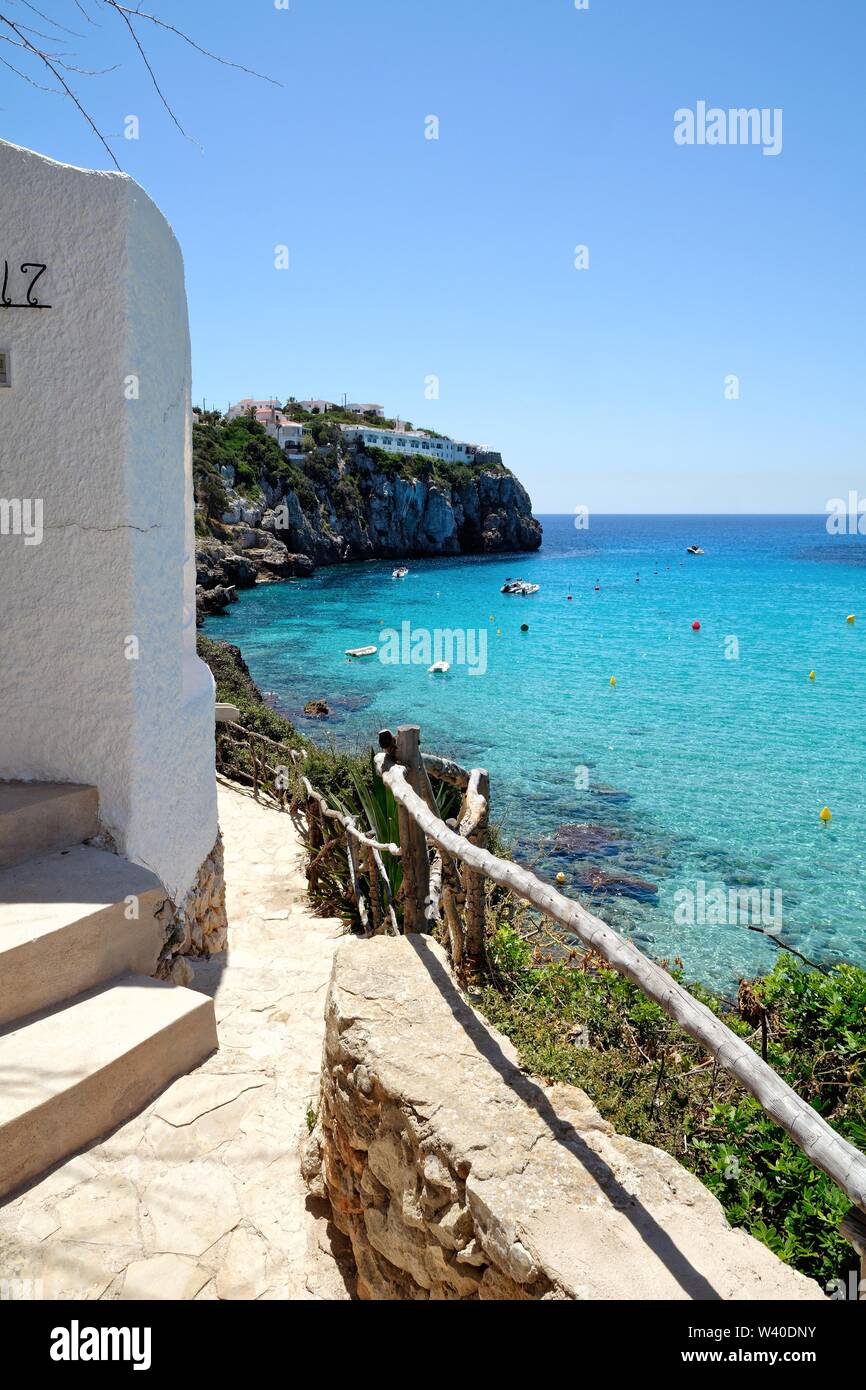 Die Bucht von Cala en Porter an einem heissen Sommertag, Menorca Balearen Spanien Europa Stockfoto