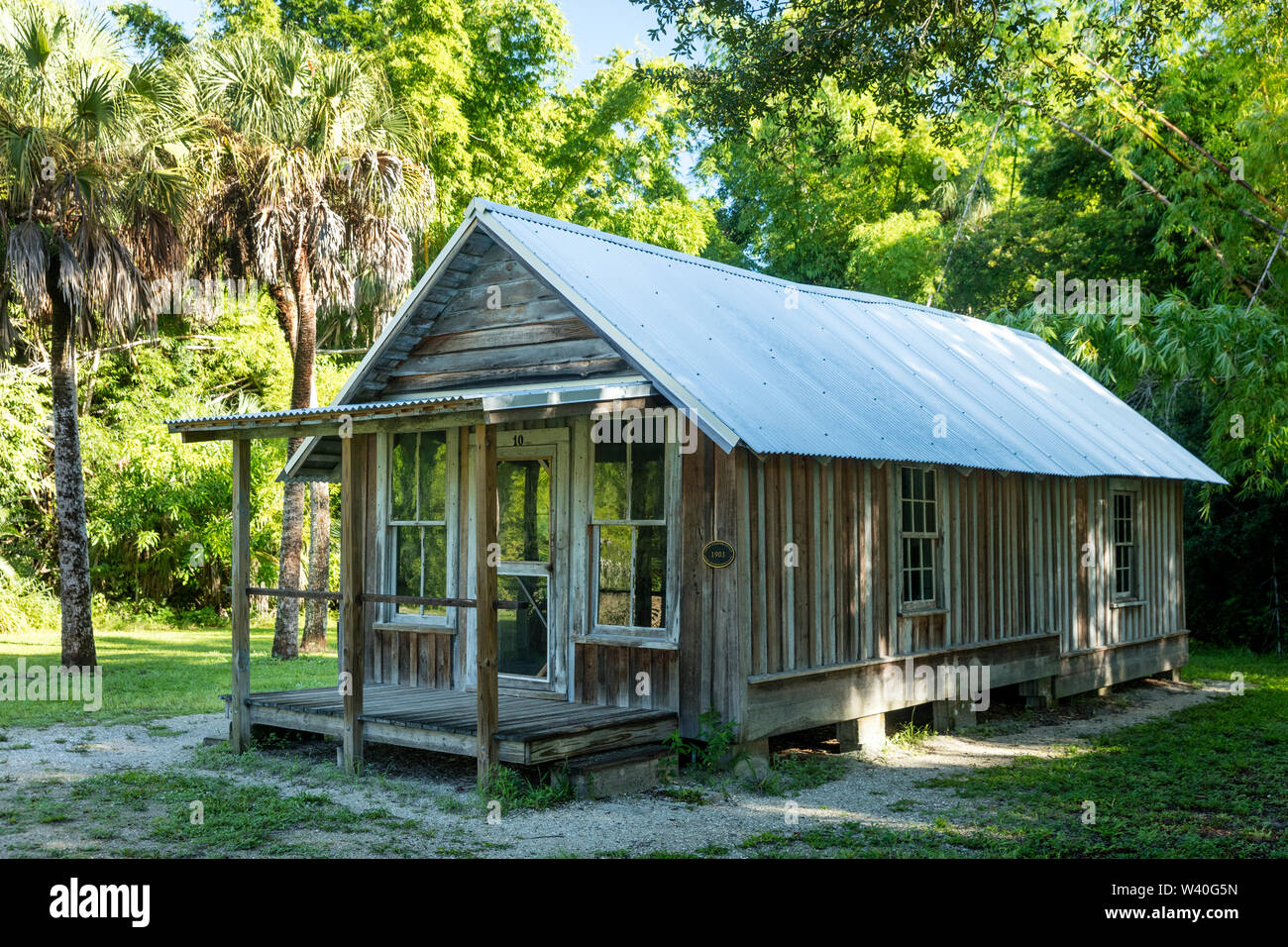 Schlender Cottage auf dem Gelände der Koreshan historische Regelung - eine aus dem 19. Jahrhundert utopischen Kommune, Estero, Florida, USA Stockfoto