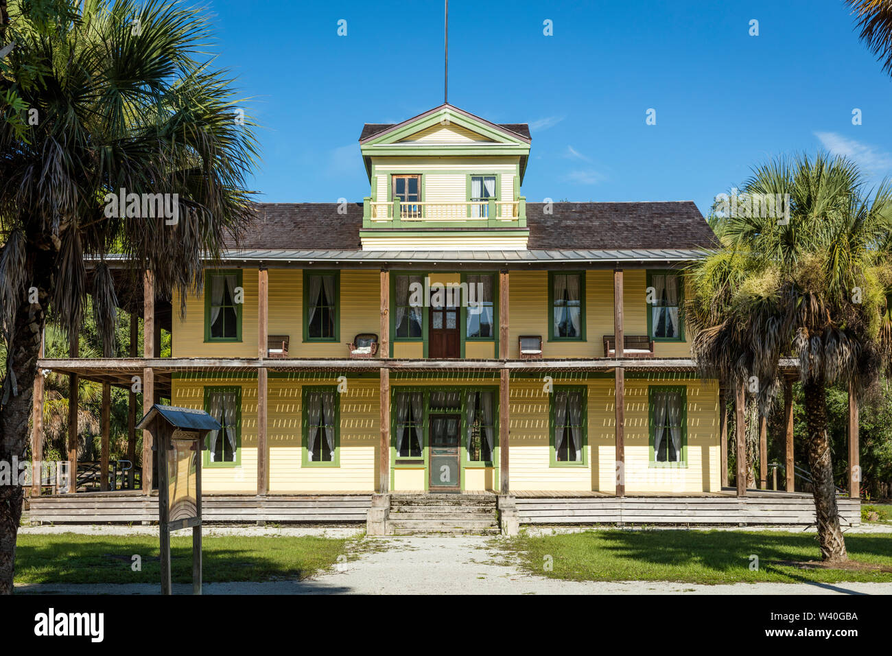 Die Planetarischen Gericht Gebäude (b. 1904) auf dem Gelände der Koreshan historische Regelung - eine aus dem 19. Jahrhundert utopischen Kommune, Estero, Florida, USA Stockfoto