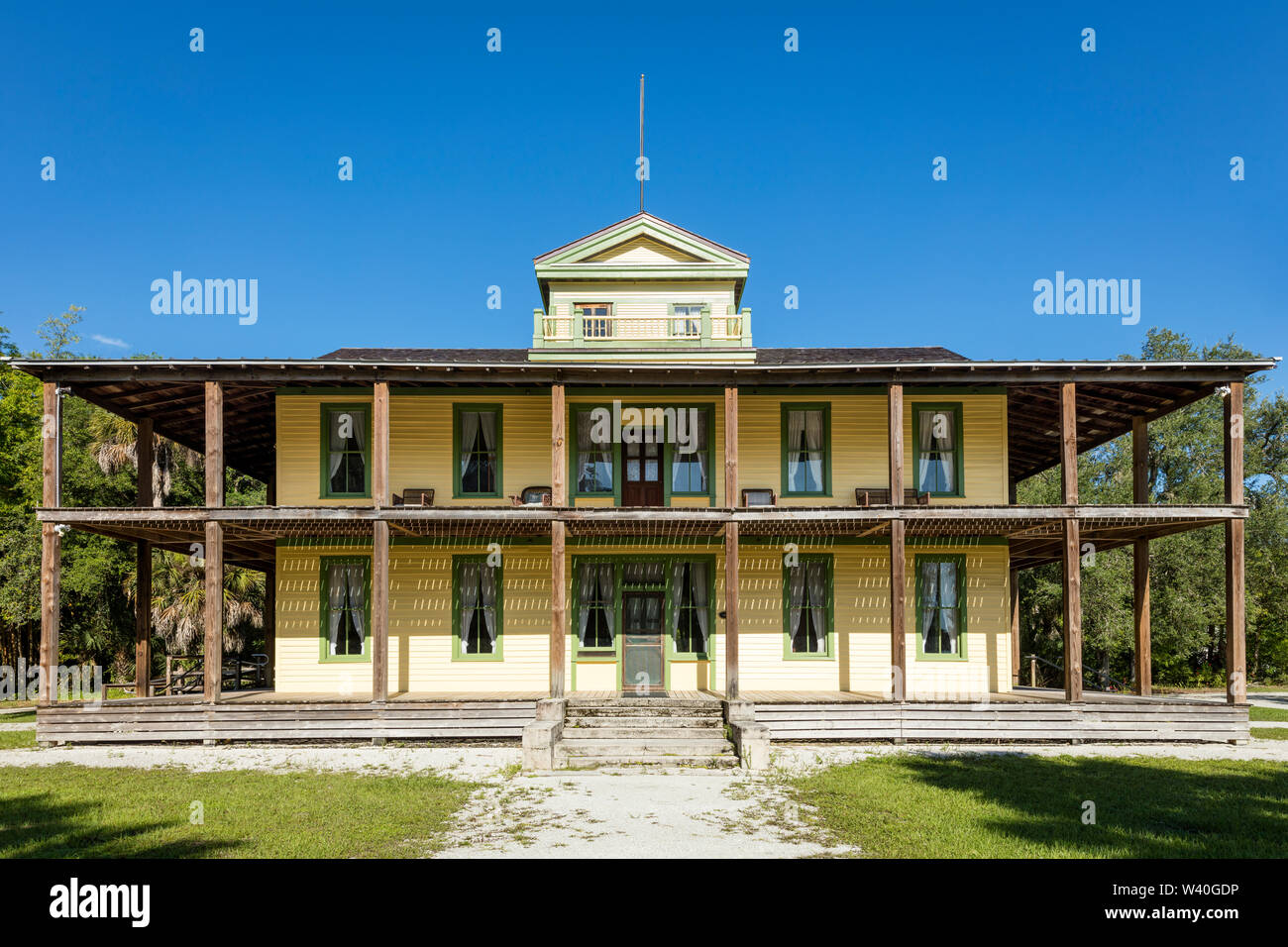 Die Planetarischen Gericht Gebäude (b. 1904) auf dem Gelände der Koreshan historische Regelung - eine aus dem 19. Jahrhundert utopischen Kommune, Estero, Florida, USA Stockfoto