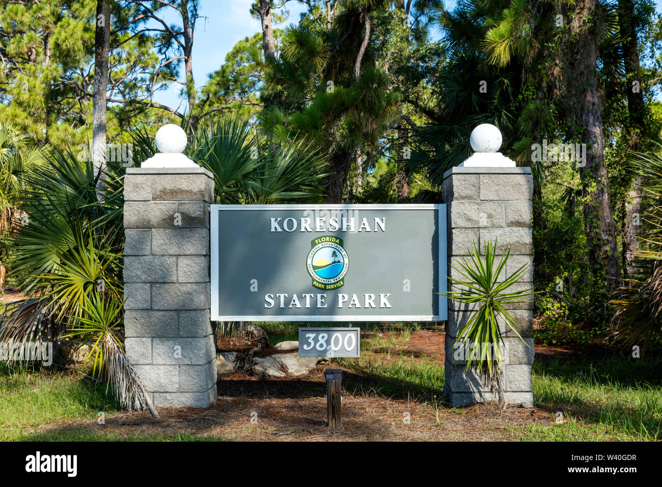Eingangsschild auf dem Gelände der Koreshan historische Regelung - eine aus dem 19. Jahrhundert utopischen Kommune, Estero, Florida, USA Stockfoto
