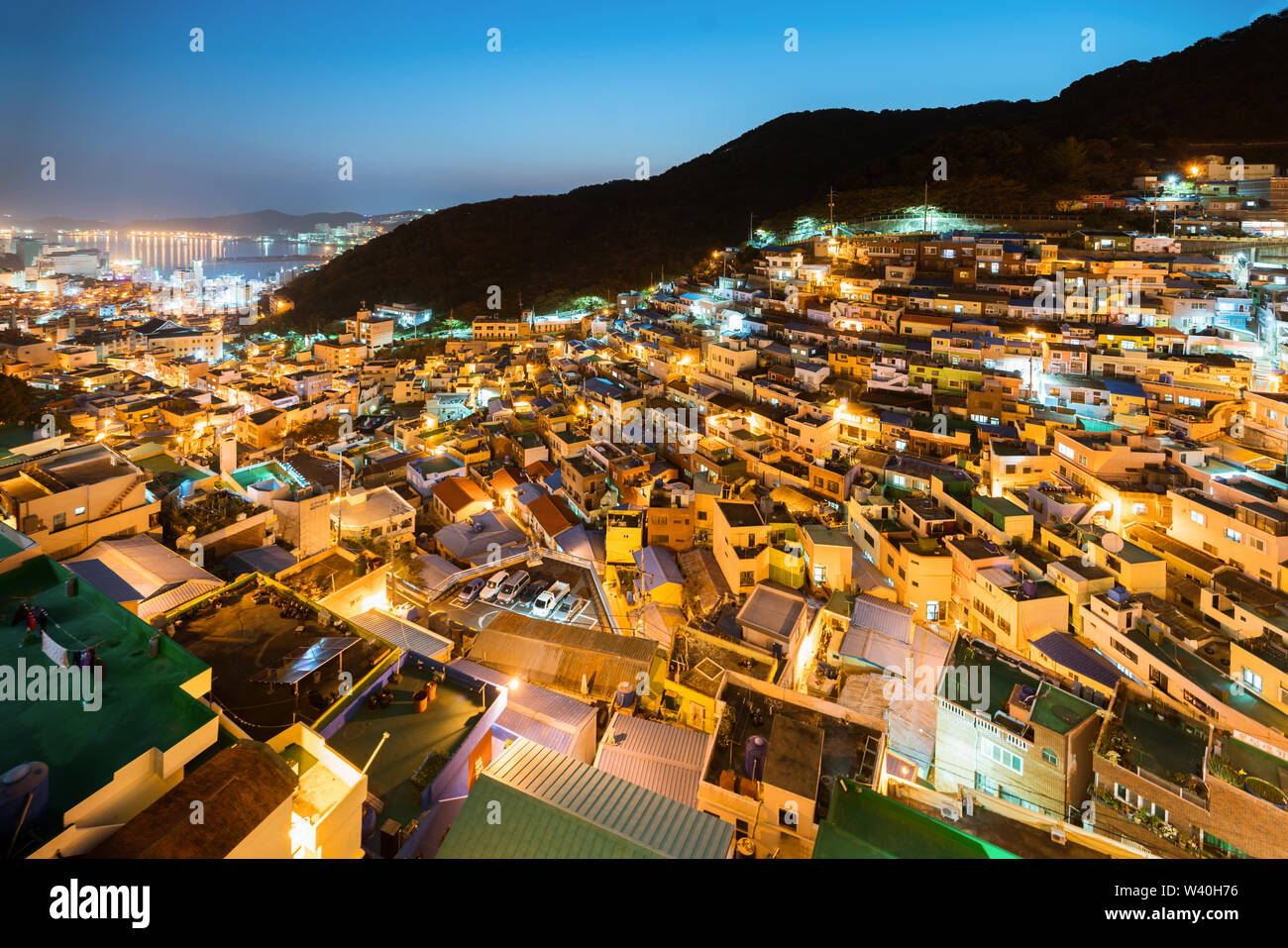 Gamcheon Kultur Dorf in der Nacht in Busan, Südkorea. Stockfoto