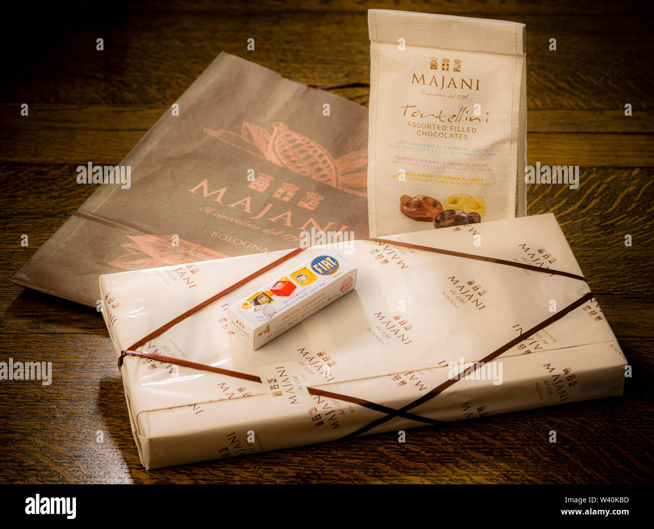 Auswahl an Geschenk verpackt Pralinen aus Majani chocolatiers, Bologna, Italien. Stockfoto