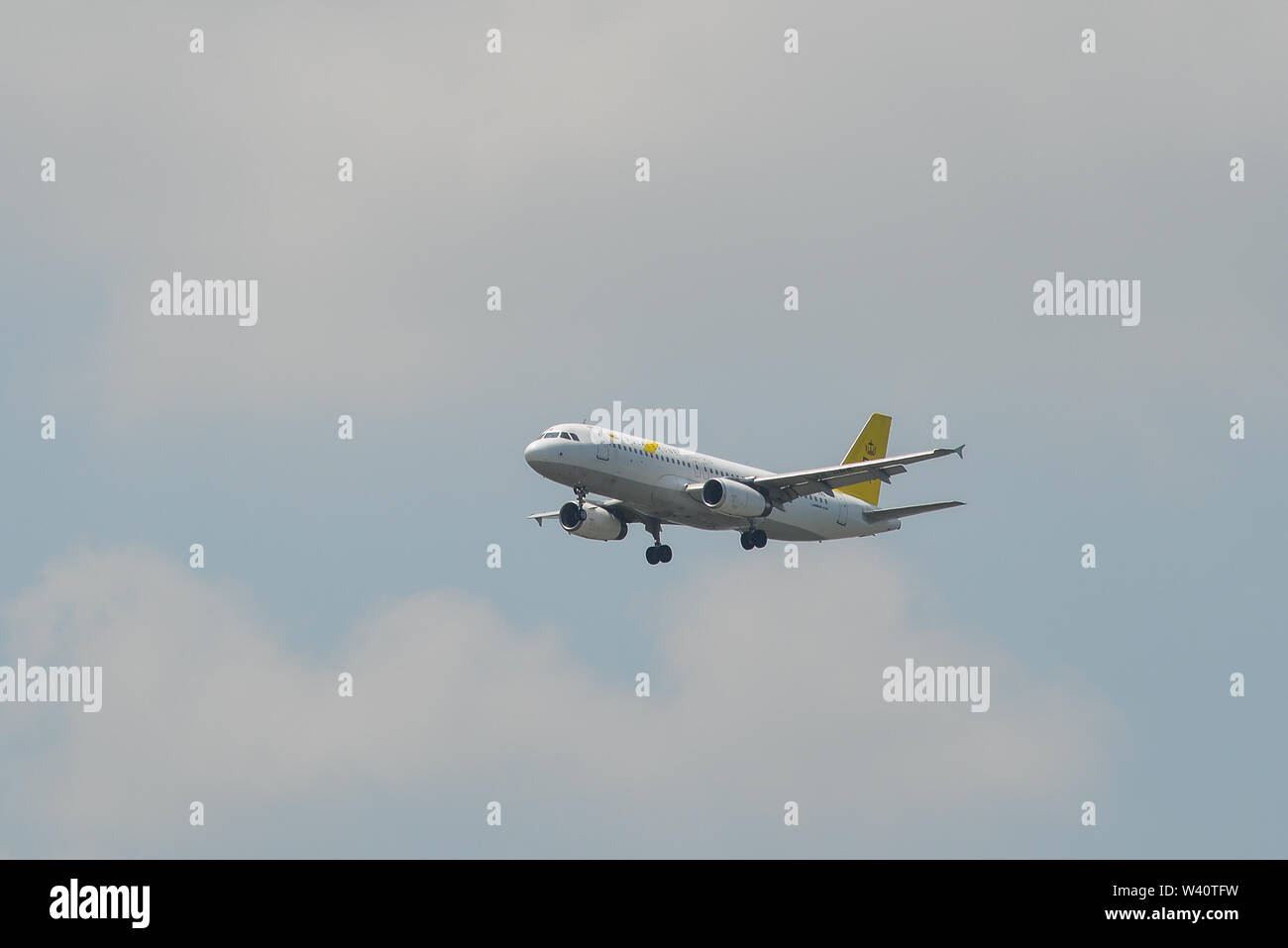 Bangkok, Thailand - 21.April 2018. Royal Brunei Airlines V8-RBS Airbus A320-Landung in Bangkok Suvarnabhumi International Airport (BKK). Stockfoto