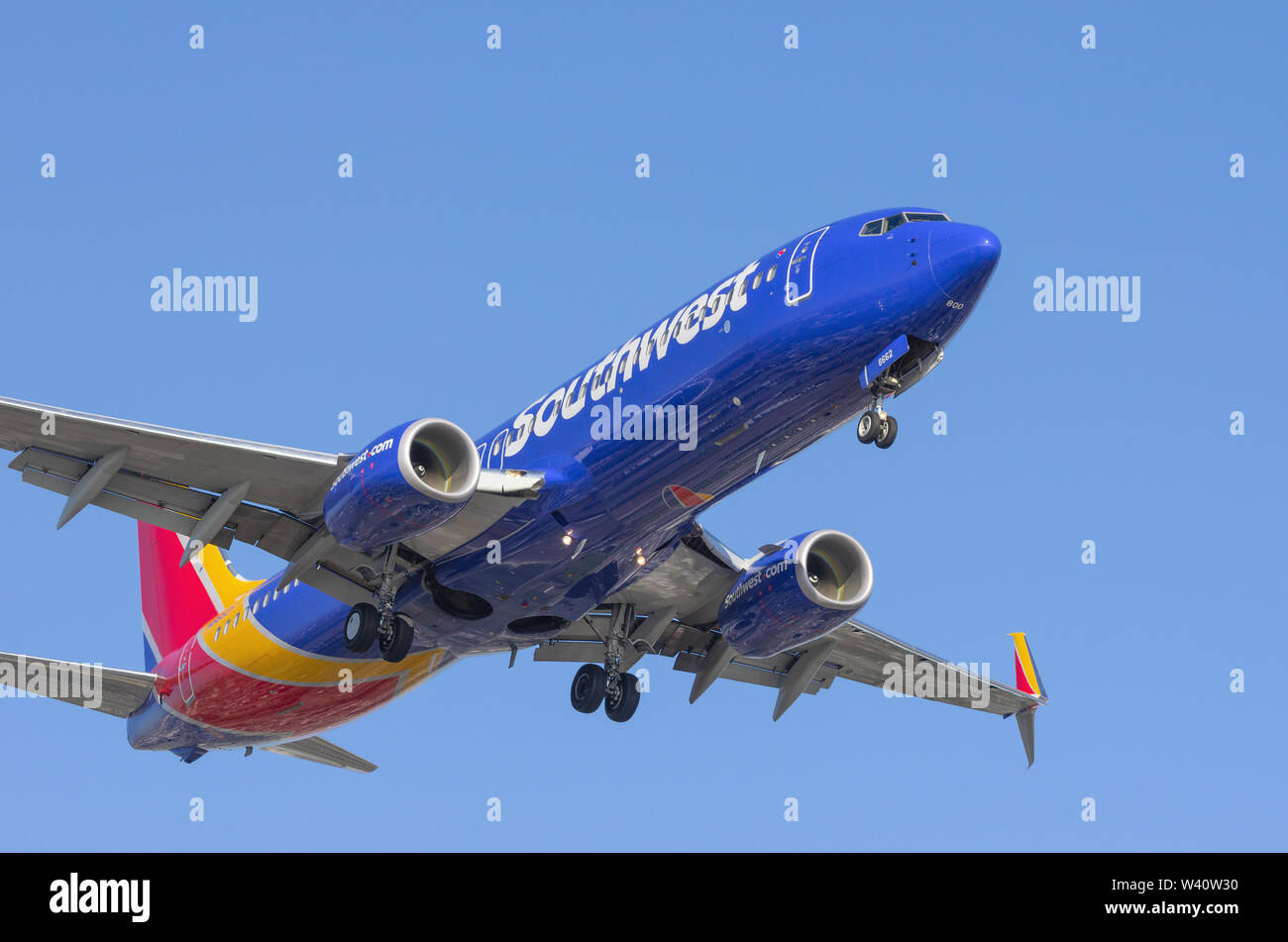 Bild eines Southwest Airlines Boeing 737 gezeigt, nähert sich der Los Angeles International Airport für die Landung. Stockfoto