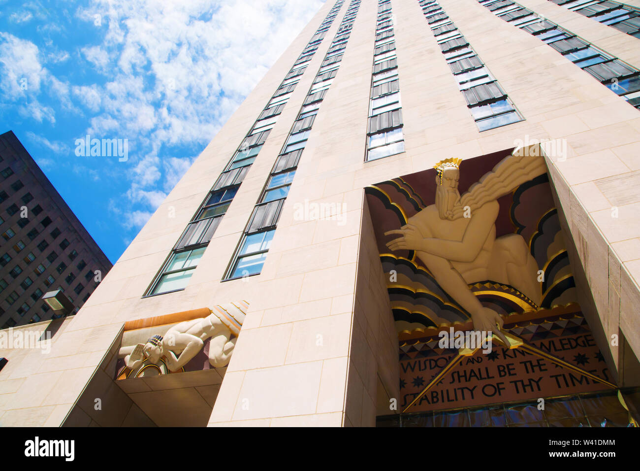 Art deco rockefeller center -Fotos und -Bildmaterial in hoher Auflösung ...