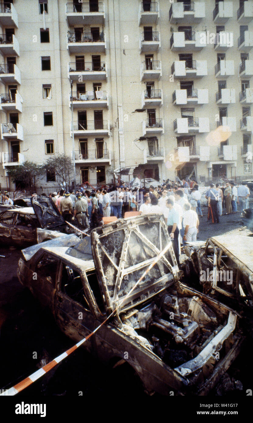 Lapresse Archivio Storico Politica Interni Palermo 19 07 1992 Strage Di Via D Amelio Nella Foto La Distruzione Provocata Dall Esplosione Di Un Autobomba In Der Via D Amelio Attentato In Cui Persero La Vita Il Giudice